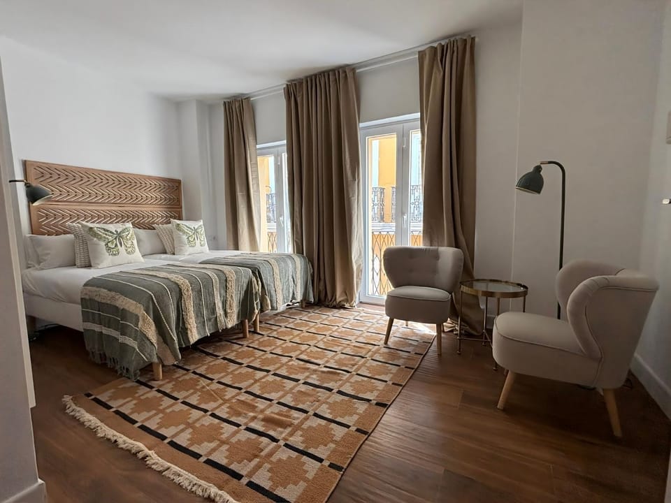 Communal lounge/ TV room, Bed, Balcony/Terrace, Bedroom