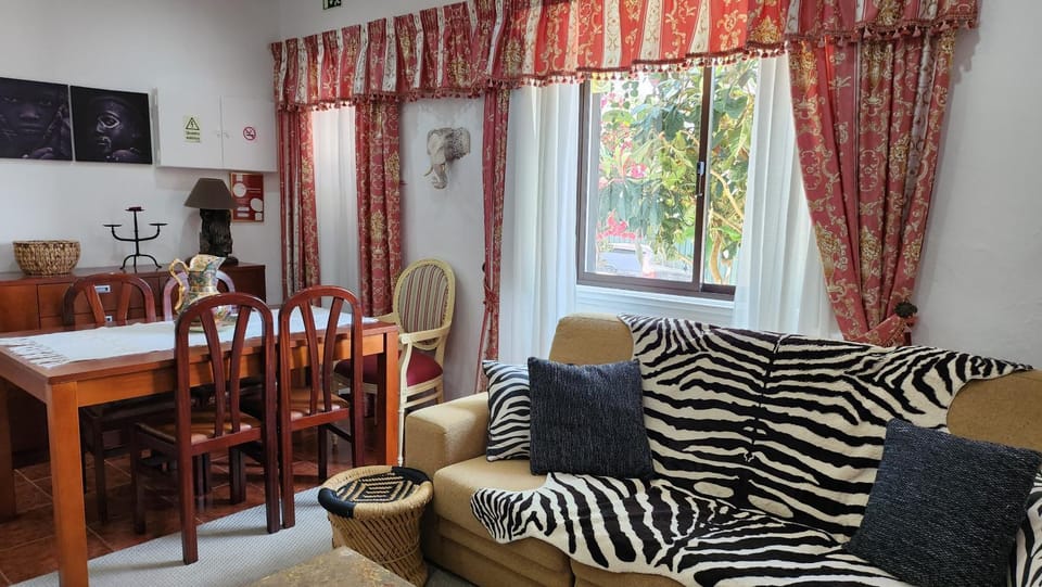 Living room, Decorative detail, Dining area, Mountain view, Quiet street view, Inner courtyard view, internet