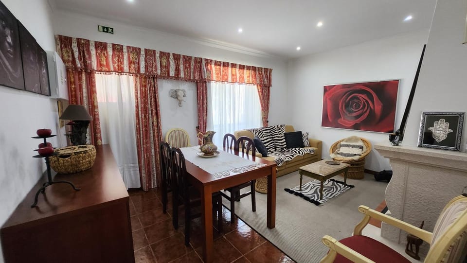 Living room, Seating area, Dining area, Garden view, Landmark view, Mountain view, Quiet street view, Inner courtyard view, fireplace, internet
