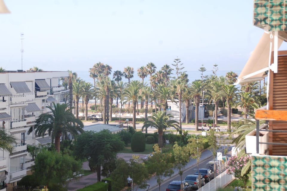 Sea view, Street view