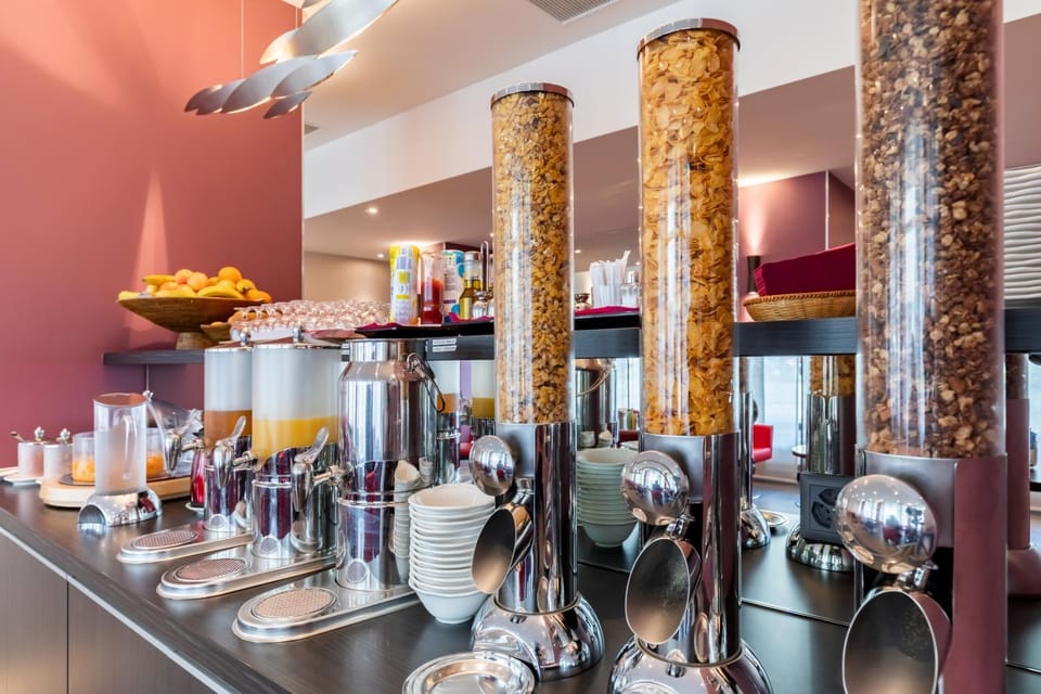 Restaurant/places to eat, Food and drinks, Food