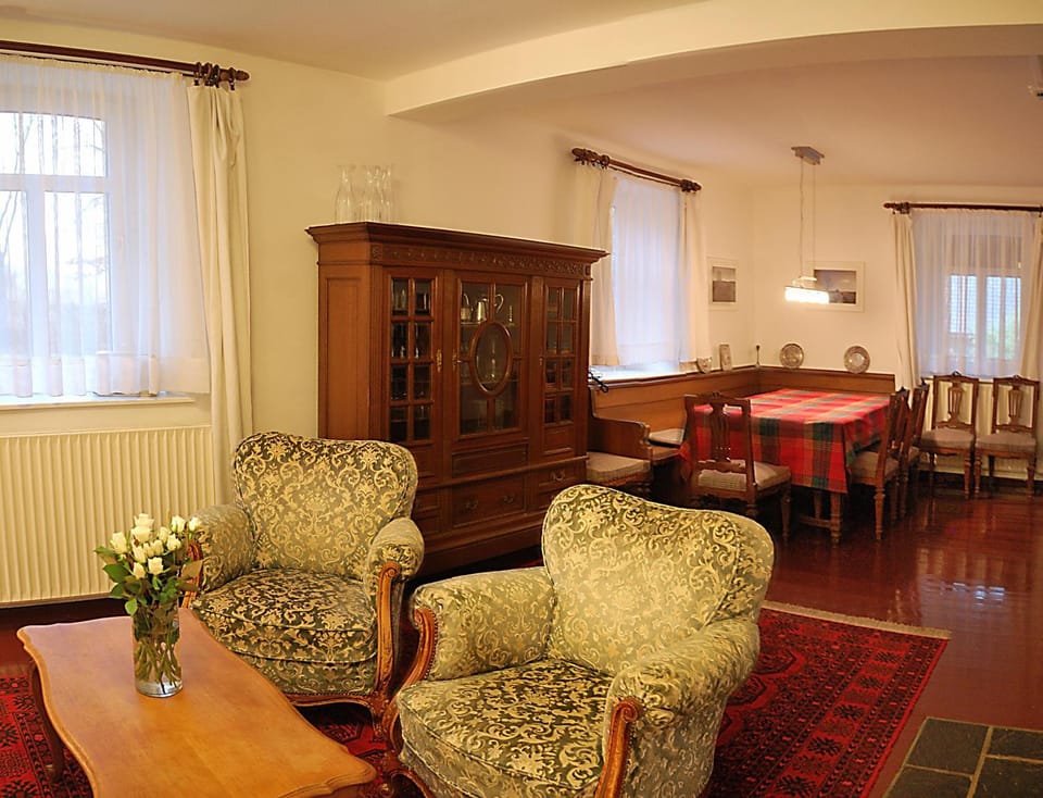 Living room, Photo of the whole room