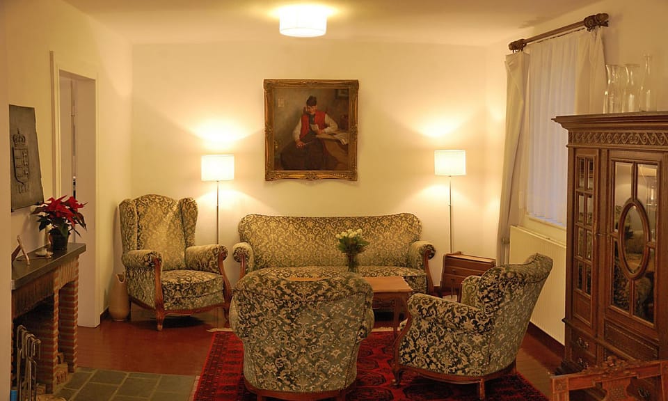 Living room, Photo of the whole room