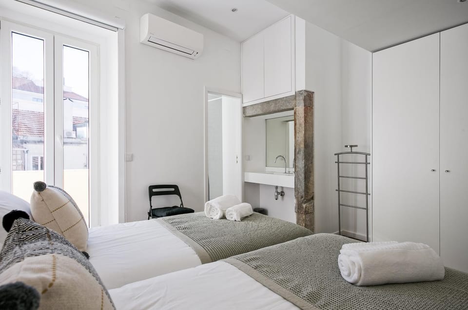 2 bedroom suites with AC next to Avenida da Liberdade Apartment in Lisbon