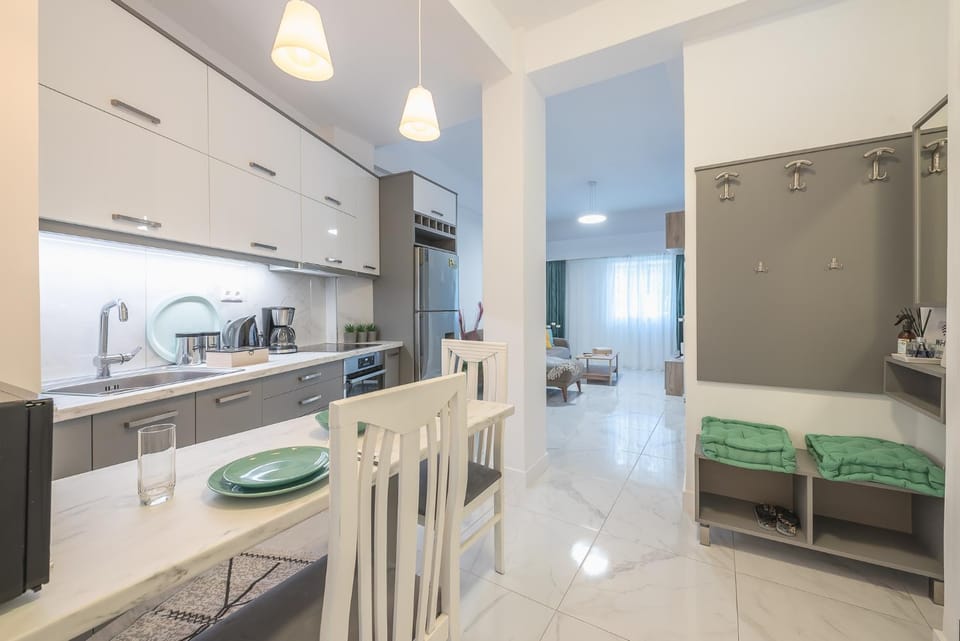 Living room, Dining area, microwave