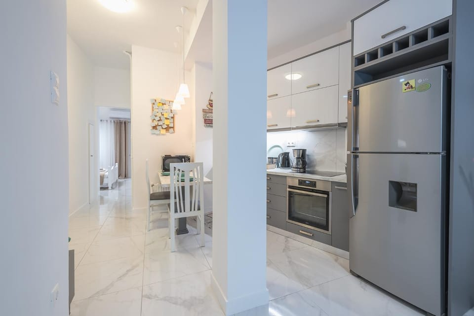 Facade/entrance, Dining area, minibar, kitchen