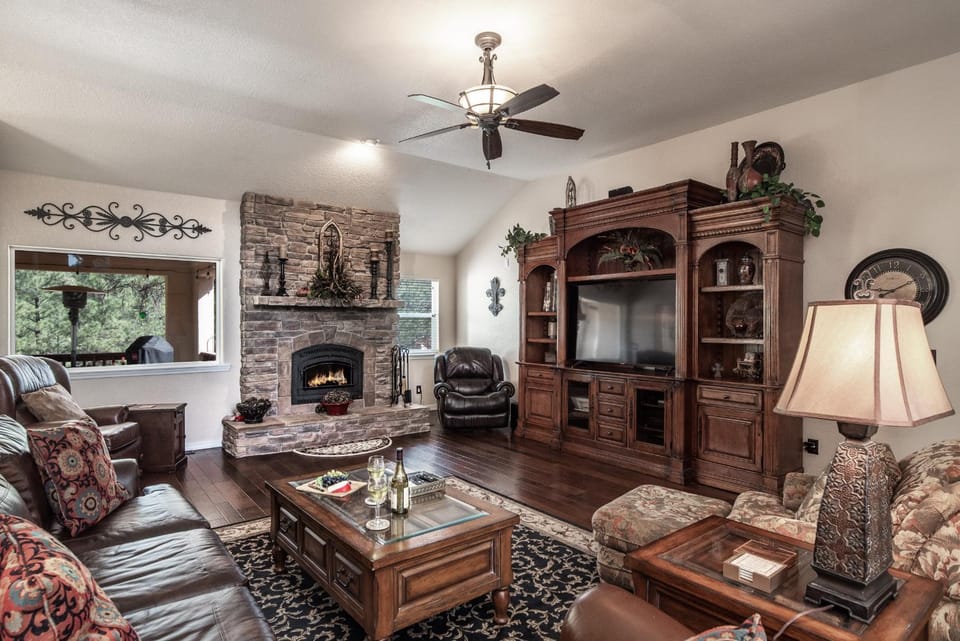 TV and multimedia, Living room, Seating area, fireplace, furniture