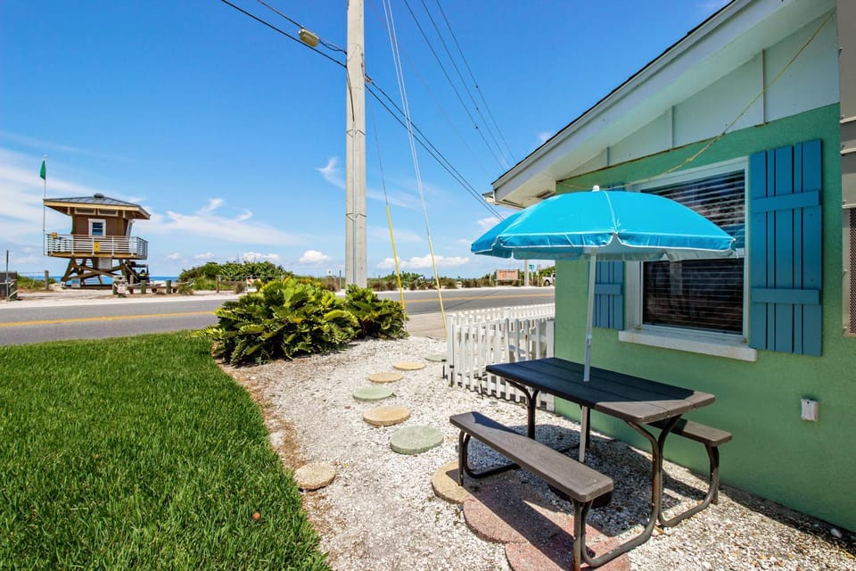 Gulf View Cottage #3 Apartment in Bradenton Beach