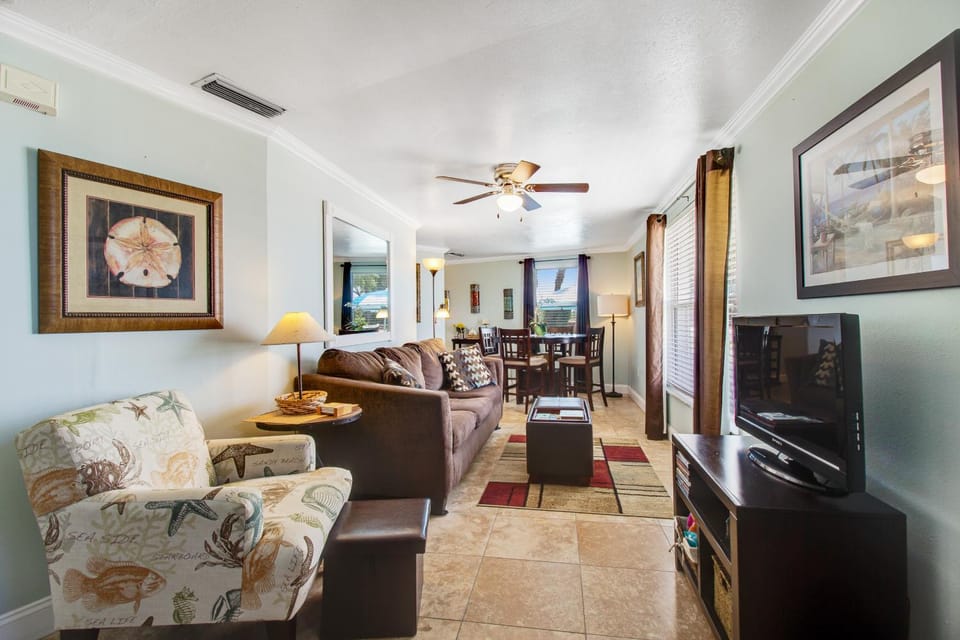 Gulf View Cottage #3 Apartment in Bradenton Beach