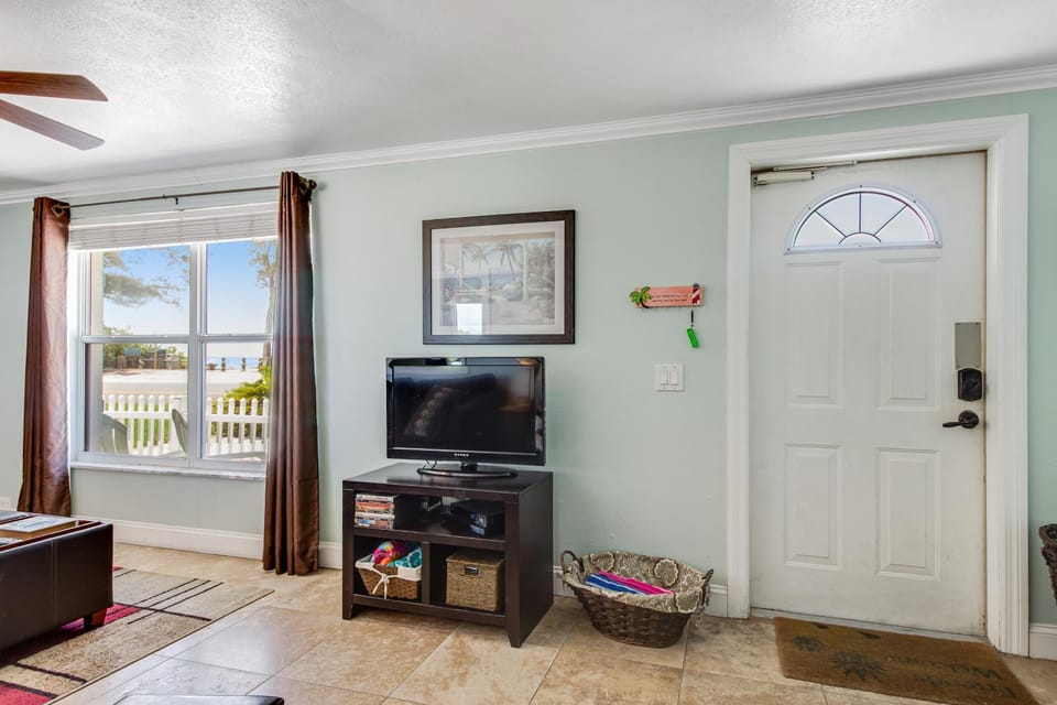 Gulf View Cottage #3 Apartment in Bradenton Beach