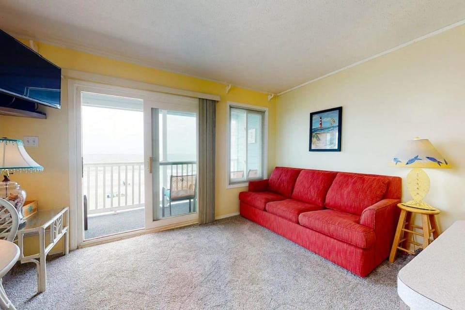 Beachfront Blessing House in Garden City