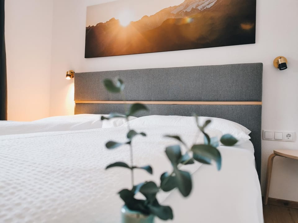 Bed, Photo of the whole room, Decorative detail, Bedroom