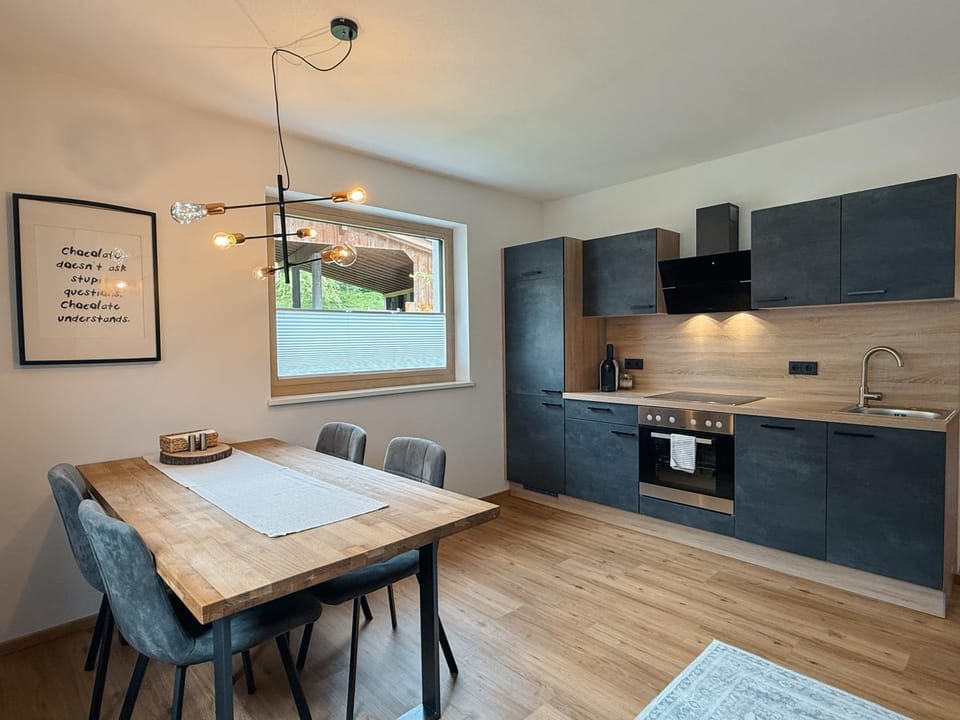 Kitchen or kitchenette, Dining area, stove