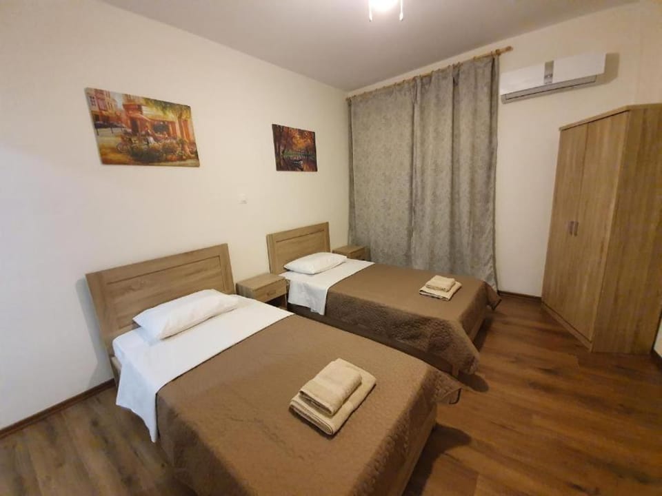 Photo of the whole room, Bedroom, towels