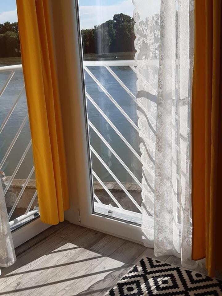Balcony/Terrace, River view
