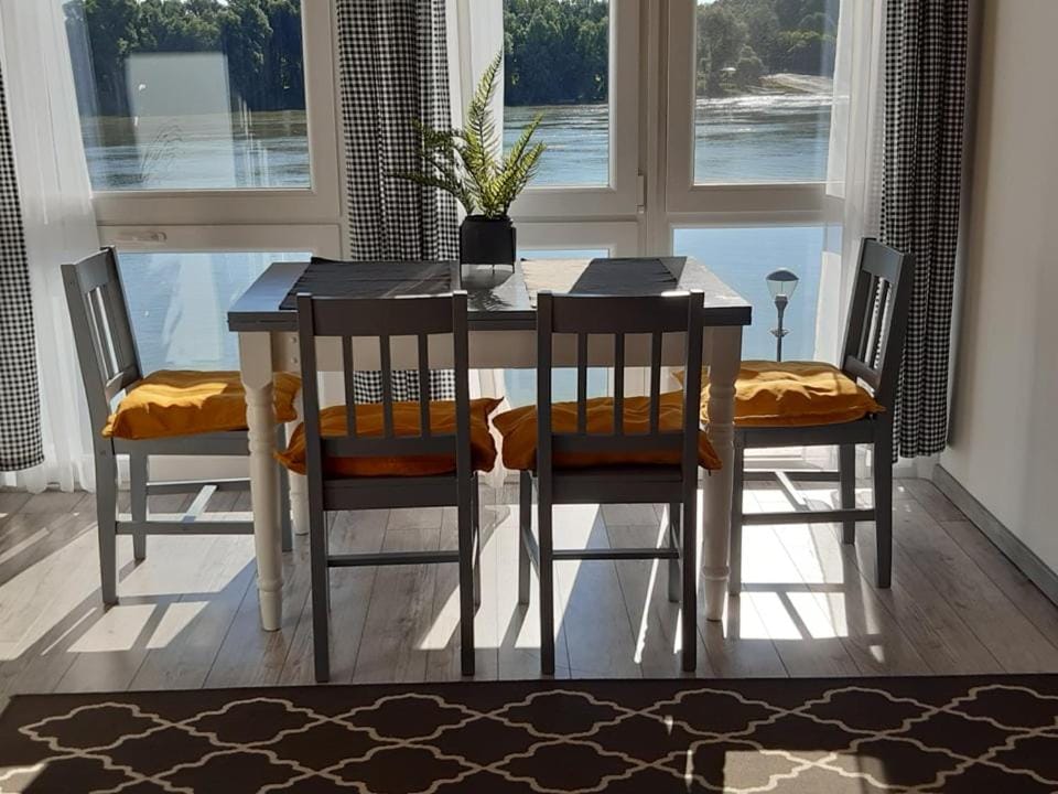 View (from property/room), Dining area, River view