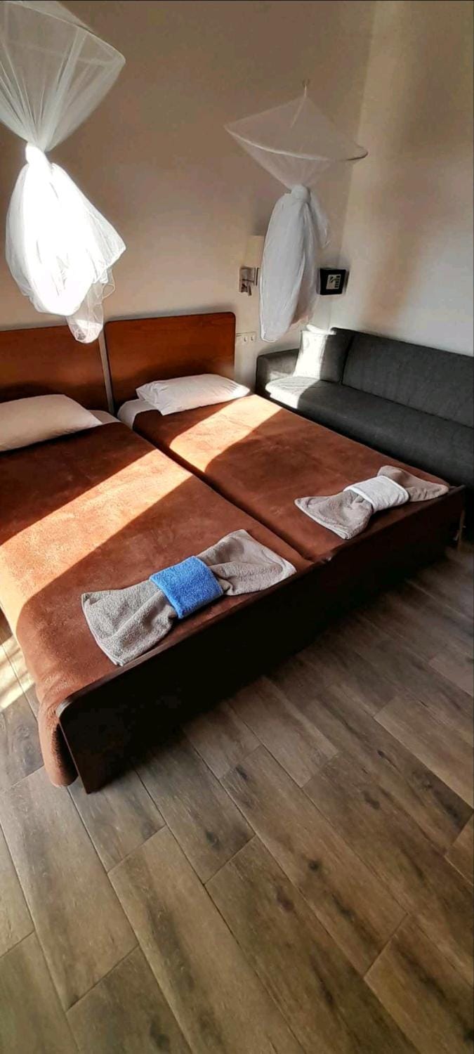 Bed, Photo of the whole room, Seating area, Bedroom