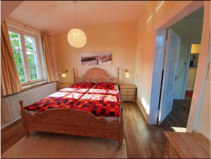 Bed, Photo of the whole room, Family