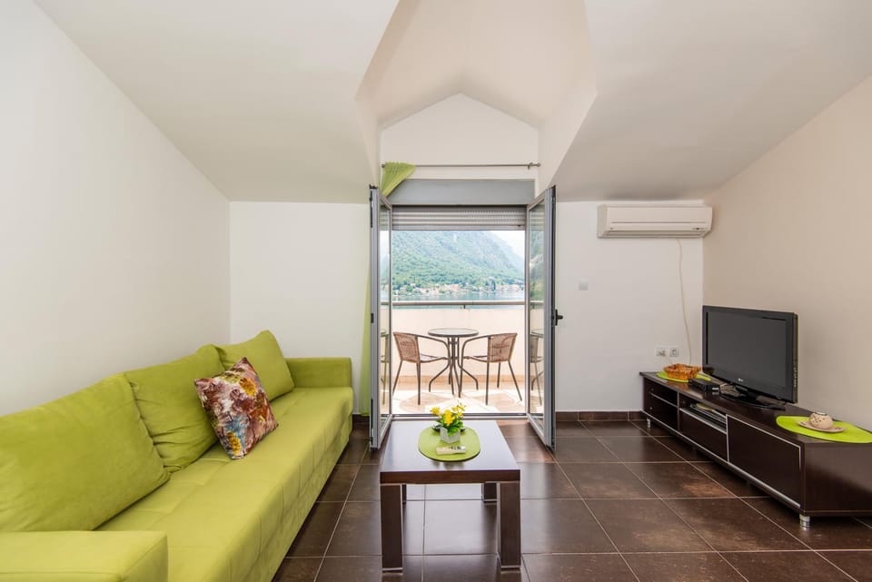 Communal lounge/ TV room, TV and multimedia, Balcony/Terrace, Living room, Seating area
