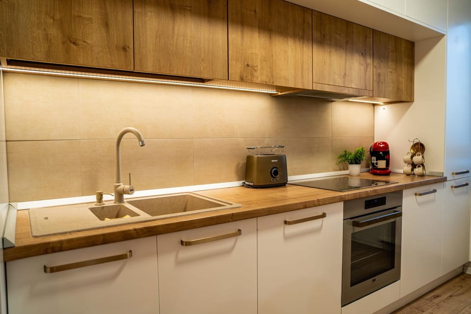 Coffee/tea facilities, Food, microwave, oven, kitchen, air conditioner