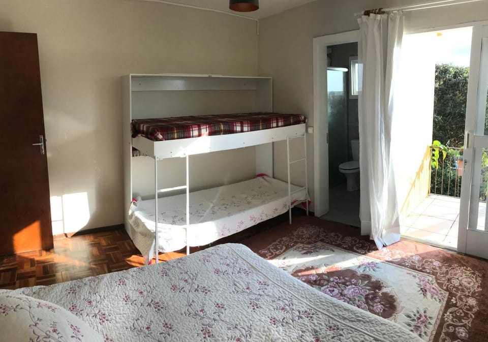 Apê completo com suíte, sacada e garagem fechada Apartment in Bento Gonçalves