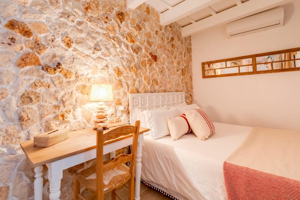 Bed, Bedroom, air conditioner