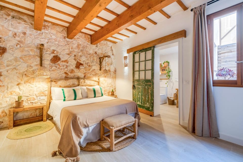Bed, Bathroom, Photo of the whole room, Bedroom