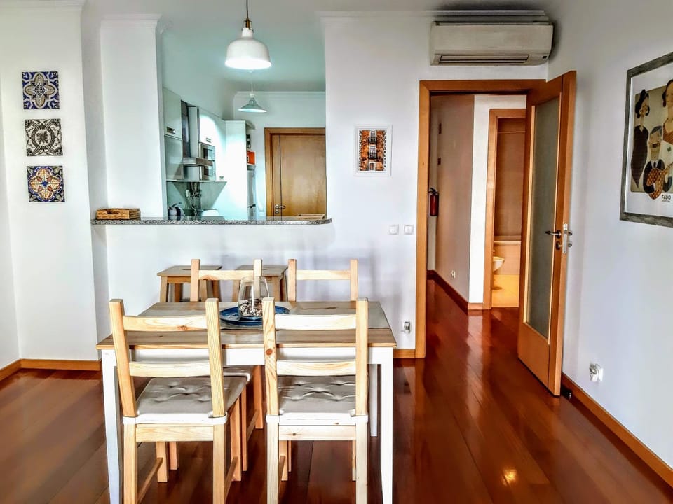 Communal lounge/ TV room, Living room, Dining area, air conditioner