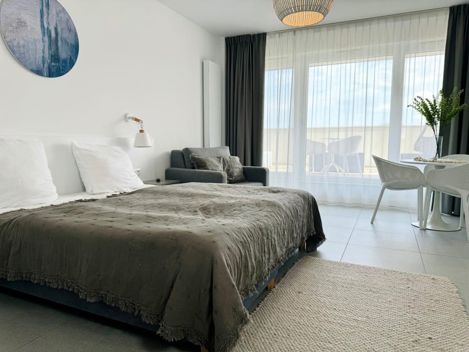Bed, Seating area, Bedroom