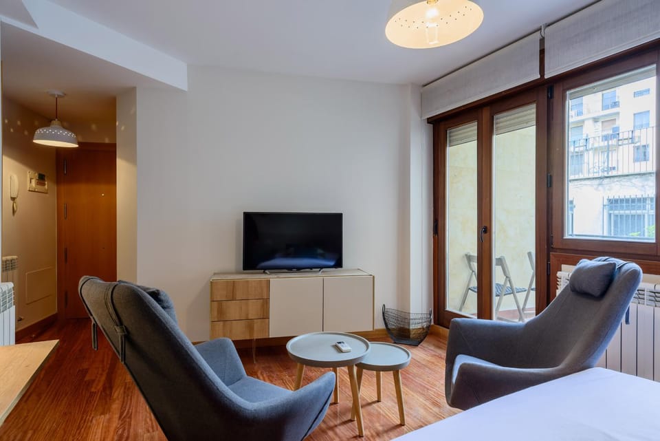 Day, Balcony/Terrace, Seating area, Bedroom, On site