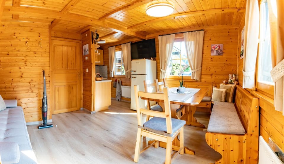 TV and multimedia, Kitchen or kitchenette, Living room, Seating area