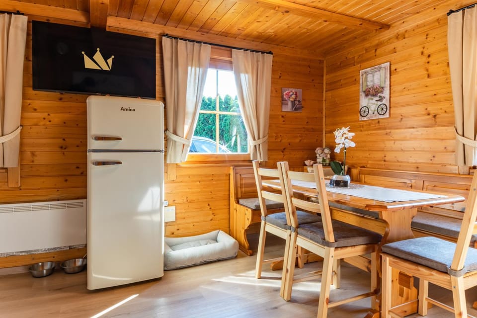 Kitchen or kitchenette, Living room, Dining area, oven