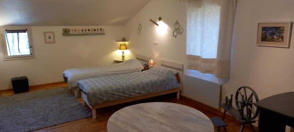 Bed, Photo of the whole room, Bedroom