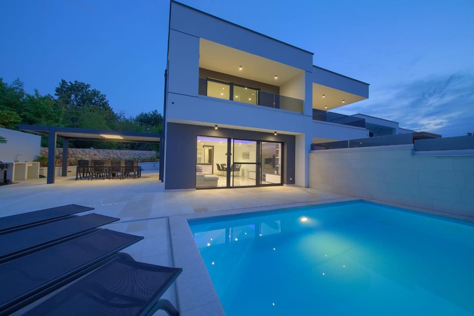 Property building, Facade/entrance, Beach, Swimming pool