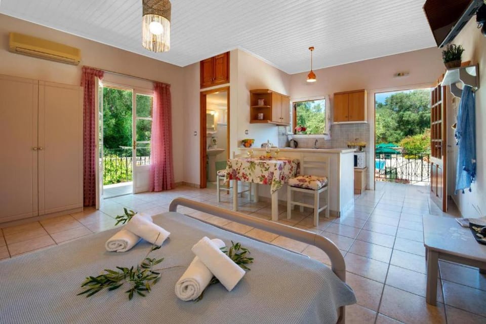 Toilet, Seating area, Dining area, Garden view, Pool view, wardrobe, kitchen