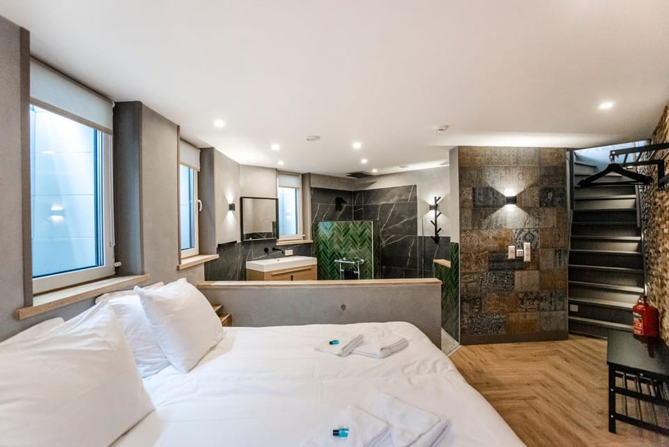 Shower, Toilet, Bathroom, TV and multimedia, Bedroom, Bath