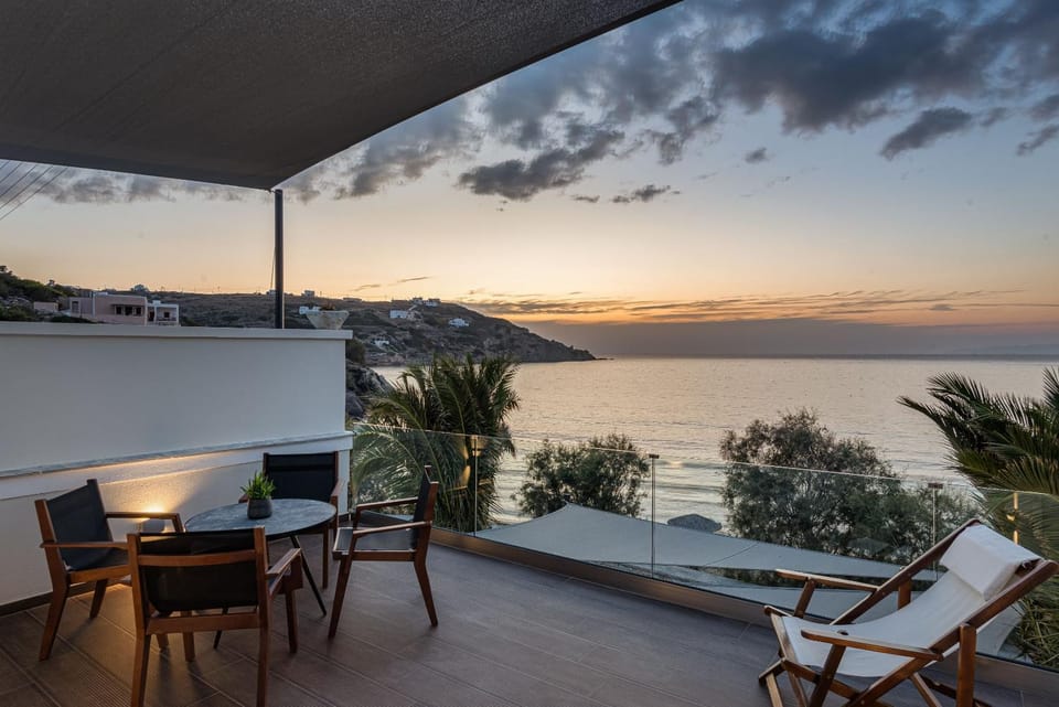 Natural landscape, Balcony/Terrace, Sea view