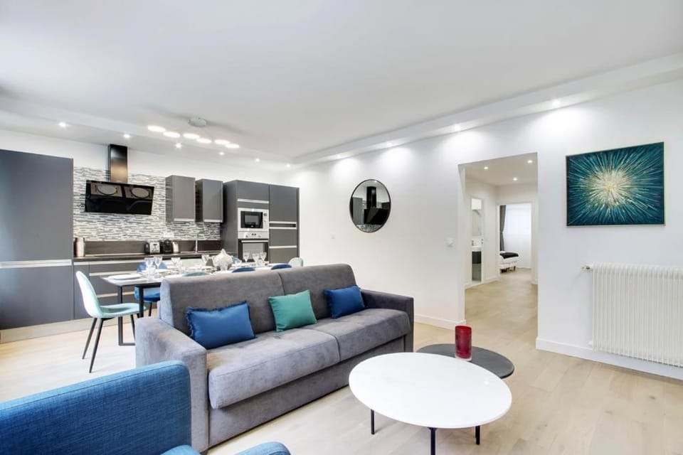 TROCADERO/ EIFFEL TOWER - 3 Bedrooms- All New! Apartment in Paris