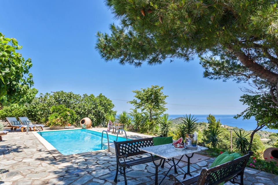 Property building, Patio, Garden, Pool view, Sea view, Swimming pool, sunbed