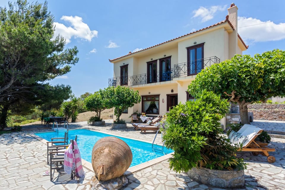 Property building, Patio, Garden, Garden view, Pool view, Swimming pool, sunbed