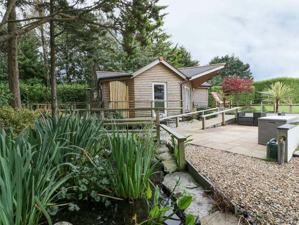 Brambleside Lodge House in Truro