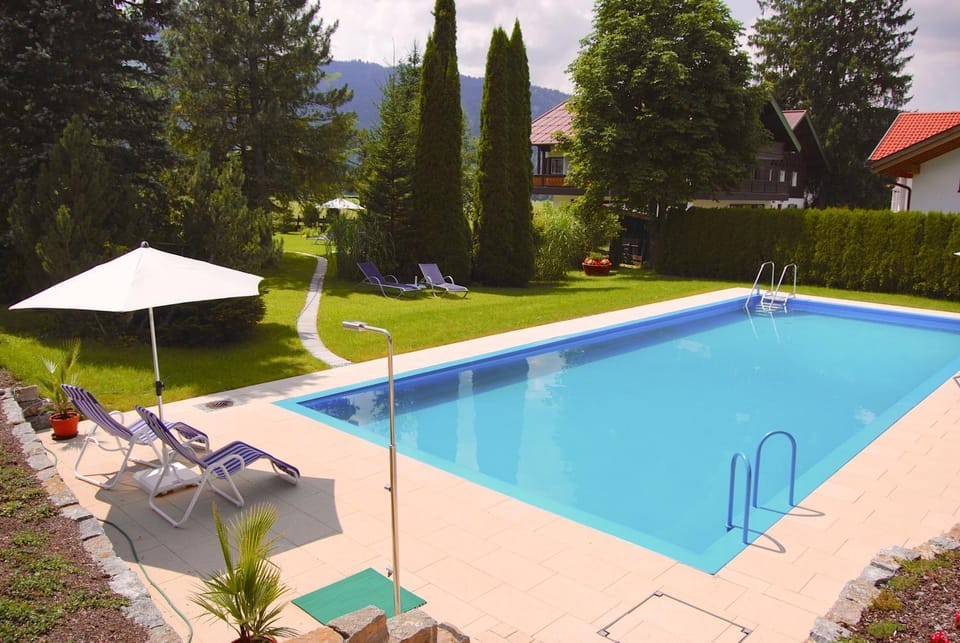 Day, Swimming pool