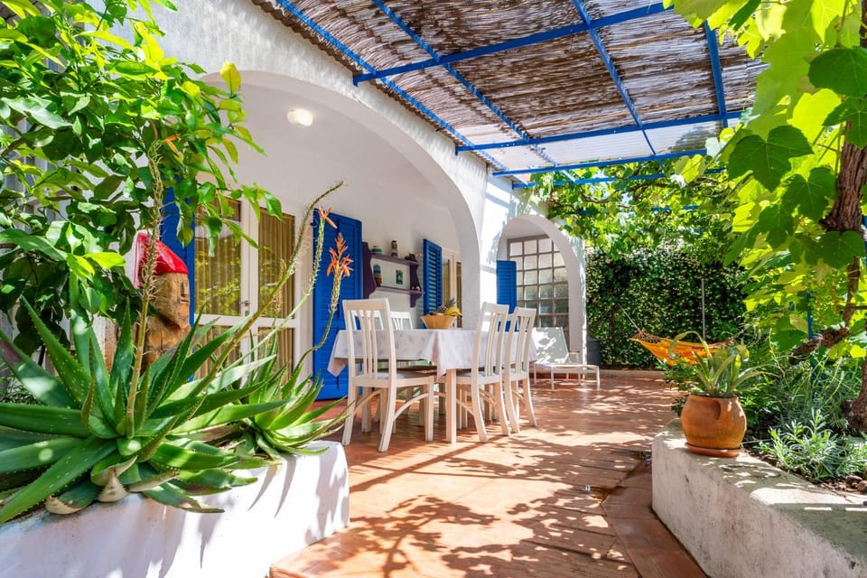 Casa Porozina - Cozy Apartments & Rooms - Paradise Beach 300m Bed and Breakfast in Primorje-Gorski Kotar County