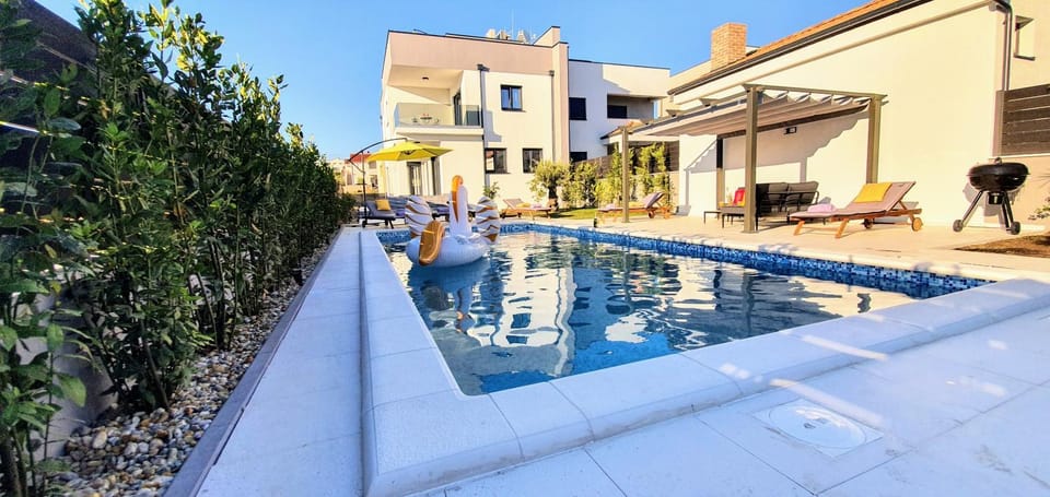 Facade/entrance, Garden, Balcony/Terrace, Swimming pool