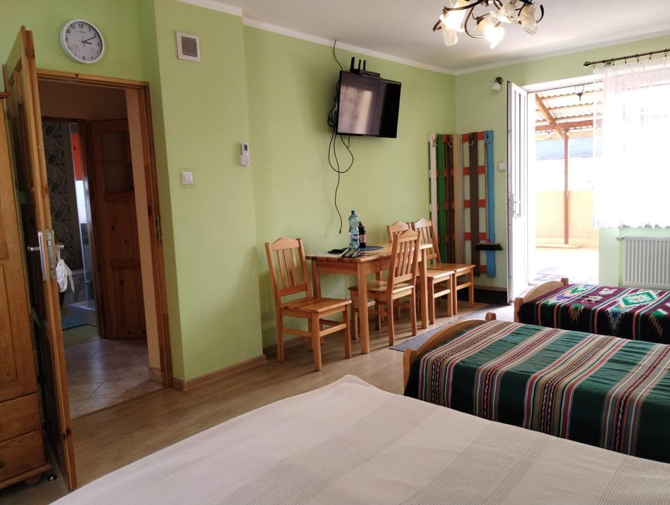 Living room, Photo of the whole room, Seating area, Bedroom