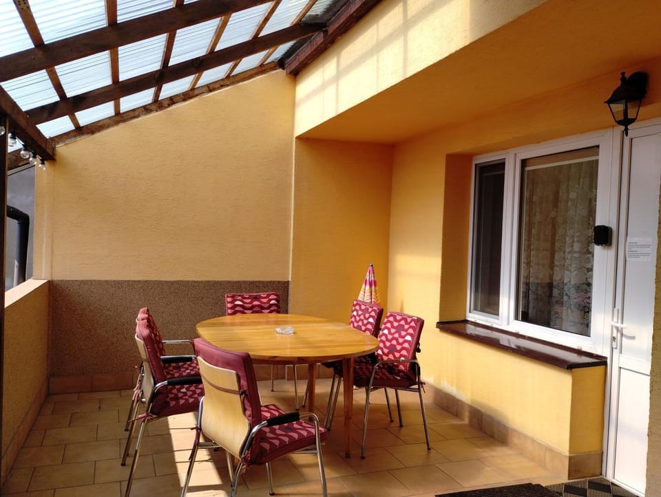 Patio, Day, Balcony/Terrace, Seating area