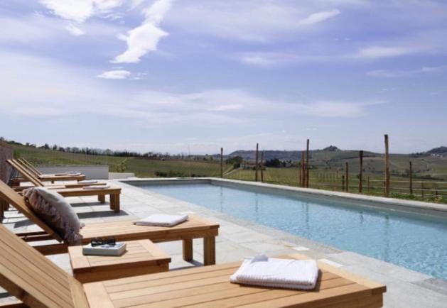 Pool view, Swimming pool, sunbed, towels