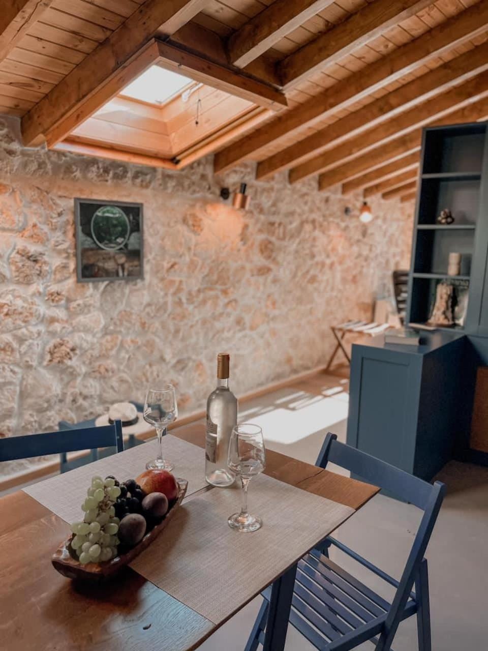 Roots Dhermi Apartment in Dhërmi