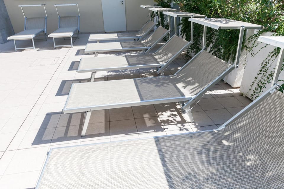 Swimming pool, sunbed