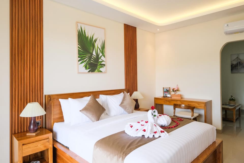 Bed, Bedroom, towels, air conditioner